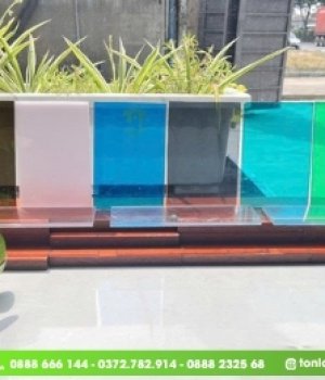 Tấm poly trong suốt với poly màu – loại nào chống nóng tốt hơn